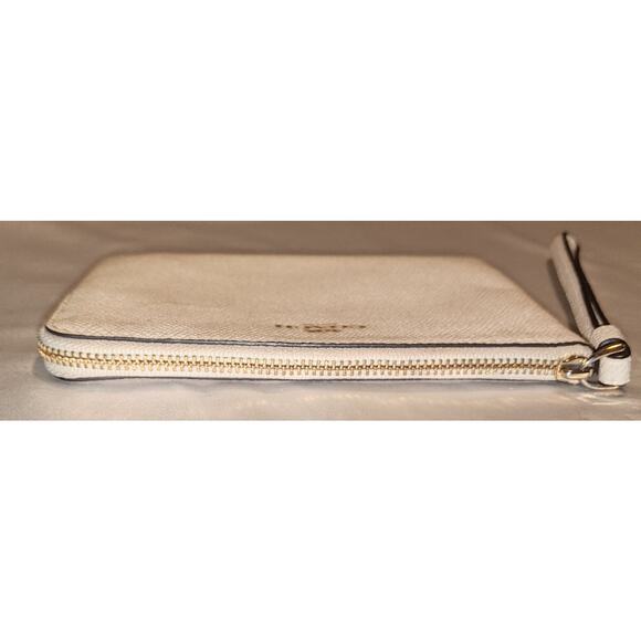 Coach Women's Corner Zip Ivory Pebbled Leather Wristlet Minimalist 6" X 4" - Picture 5 of 11